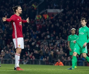 Man United 3-0 St Etienne: Hat-trick của Ibra giúp Quỷ đỏ thắng lớn trong cuộc chiến nhà Pogba