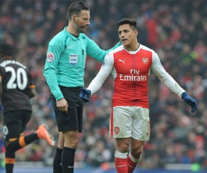Trọng tài Mark Clattenburg đột ngột bỏ Premier League ra nước ngoài cầm còi