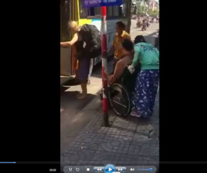 Vụ người tàn tật bị xe buýt bỏ rơi: Cửa hẹp không thể đưa xe lăn lên được?