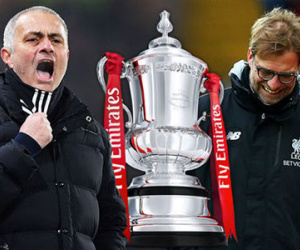 Mourinho ngứa miệng đá xoáy Klopp kém