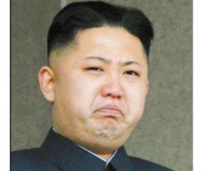 Ông Kim Jong-un khóc khản giọng khi biết tin anh trai qua đời