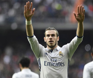 Bale che mờ Ronaldo, Real vững ngôi đầu