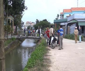 Đi tập văn nghệ, bé gái rơi xuống mương tử vong