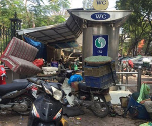 Muôn cảnh éo le tìm nhà vệ sinh công cộng ở Hà Nội