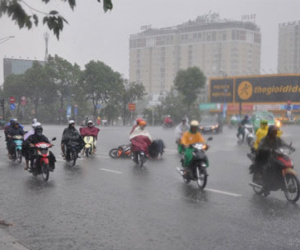 Sài Gòn bất ngờ mưa như trút nước giữa mùa khô