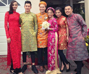 Vợ chồng Đỗ An - Lê Thúy diện áo dài chúc mừng đám cưới của thành viên AC&M ở Mỹ