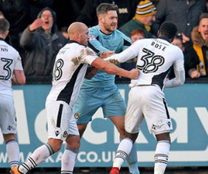 Giật thẻ đỏ của trọng tài, em trai sao Premier League đối mặt với án phạt nặng