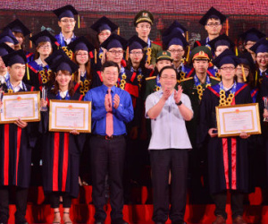 Hà Nội đặc cách 25 thủ khoa xuất sắc vào thẳng công chức