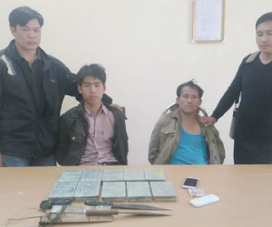 Hai kẻ "ôm" 10 bánh heroin điên cuồng chống trả cảnh sát