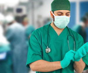 Lý do thực sự ít người biết đằng sau bộ đồng phục màu xanh của bác sĩ phẫu thuật