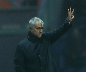 Mourinho chơi trò tâm lý chiến với Chelsea