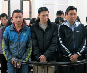 Vụ “móc túi” khách hàng ở cây xăng Trần Khát Chân: 16 bị cáo hầu tòa
