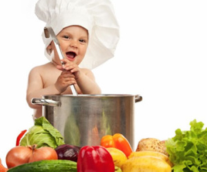 Có cần cho mắm, muối vào cháo, bột của trẻ dưới 1 tuổi?