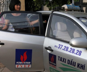 Doanh nghiệp chật vật tìm cửa cạnh tranh với Uber, Grab