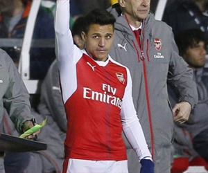 Fan Arsenal nổi giận vì Wenger đưa Sanchez vào sân đá với đội nghiệp dư