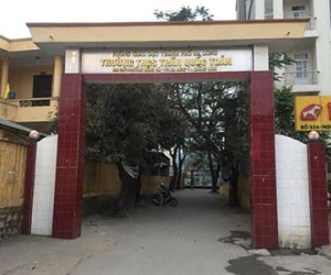 Mải nô đùa, một học sinh tử vong vì rơi từ tầng 4