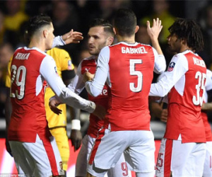 Sutton 0-2 Arsenal: Walcott cán mốc lịch sử, 'Pháo thủ' vất vả vượt qua đội kém... 105 bậc
