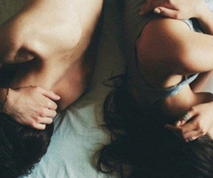 Tỉnh dậy sau cơn say, tôi chết điếng khi thấy bên cạnh mình là anh bạn thân của chồng