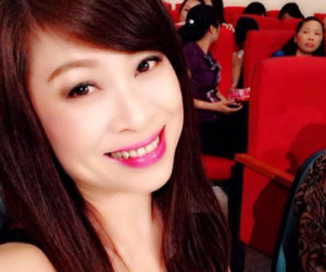 Bà mẹ U50 trẻ đẹp như thiếu nữ 18, hát hay ở Lào Cai gây "sốt mạng"