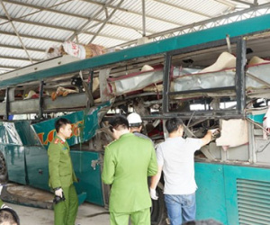 Bên trong xe giường nằm phát nổ giữa đêm làm 2 người chết