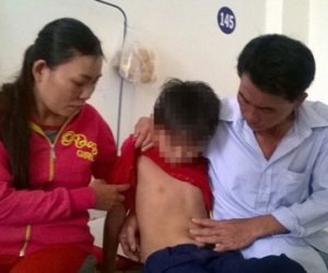 Bênh con, phụ huynh đánh học sinh lớp 3 nhập viện