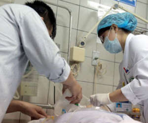 Chưa xác định được nguyên nhân khiến 20 học sinh cùng một xã suy thận, 2 em tử vong