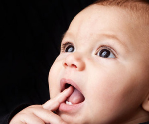 Con mọc răng nhẹ nhàng, không quấy khóc khi mẹ thực hiện đúng hướng dẫn này