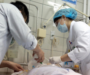 Hàng loạt học sinh trong một xã bị viêm cầu thận, 2 em tử vong