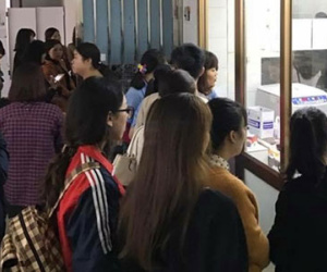 Xúc động hình ảnh hàng trăm giáo viên chờ hiến máu cứu học sinh bị tai nạn