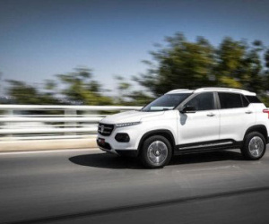 Ô tô SUV Mỹ lai Tàu giá 182 triệu: Người trẻ liều chơi
