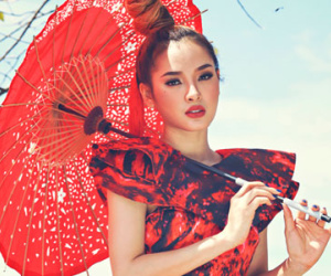 Phương Trinh Jolie khoe sắc trong trang phục Á Đông