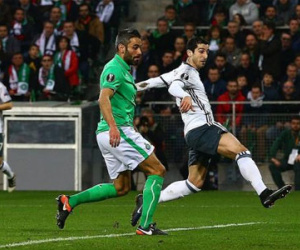 Saint Etienne 0-1 Man United (0-4): Mkhitaryan chấn thương, Bailly thẻ đỏ, M.U trả giá đắt