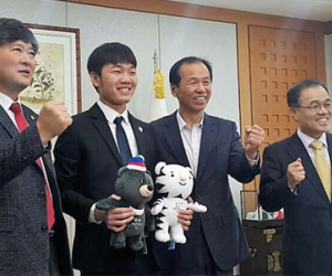 Thống đốc tỉnh Gangwon nhận Xuân Trường làm cháu nuôi