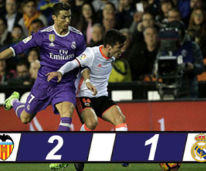 Thua Valencia, Real vẫn chỉ hơn Barca 1 điểm