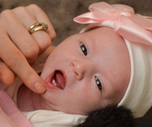 Bé sơ sinh chào đời đã có hai răng cửa