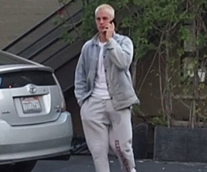 Bị phát hiện có vết ướt, Justin Bieber tự chế nhạo mình tiểu ra quần