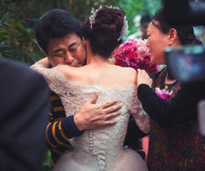 Con rể à, có thế nào cũng xin đừng vung tay đánh con gái của ba!