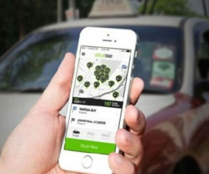 Taxi truyền thống đòi giảm thuế cho bằng Uber, Grab tại Việt Nam