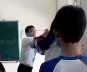 Vụ thầy trò đánh nhau: Khiển trách thầy giáo, cảnh cáo học sinh
