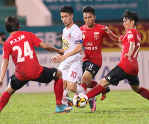 "Biến" trọng tài lại "nổ" ở V.League