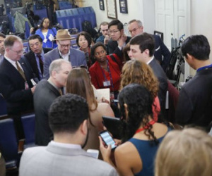 CNN, New York Times bị cấm dự họp báo Nhà Trắng