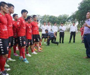 Vung "doping" tiền, Long An quyết hạ đội bóng Công Phượng