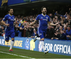 Đá bại Swansea 3-1, Chelsea bỏ xa M.C 11 điểm