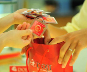 Giá vàng hôm nay 27/2: Chờ thời tăng giá
