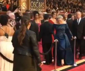 Hết Jennifer Lawrence, đến Meryl Streep suýt ngã nhào trên thảm đỏ Oscar 2017