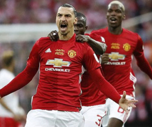 Ibrahimovic thăng hoa, MU vô địch League Cup