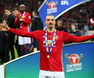 Mourinho kêu gọi Ibrahimovic ở lại Man Utd