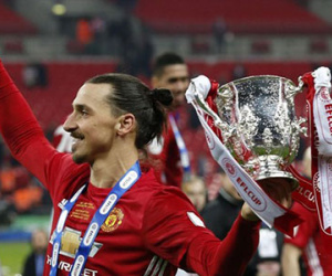 Ngày Cantona khép mình trước "dị nhân" Ibrahimovic