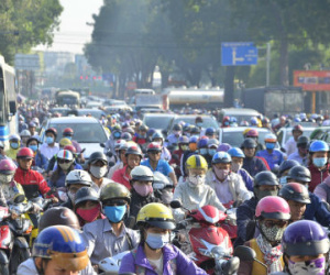 Rào chắn xây cầu vượt, cửa ngõ sân bay kẹt cứng sáng đầu tuần