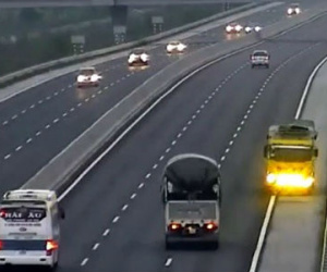 Xe tải chạy ngược chiều trên cao tốc hiện đại nhất Việt Nam